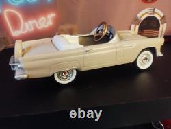 1/18 Scale Die Cast 1955 Ford Thunderbird