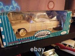 1/18 Scale Die Cast 1955 Ford Thunderbird