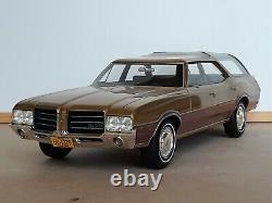 1/18 scale 1971 Oldsmobile Vista Cruiser BOS Best of Show