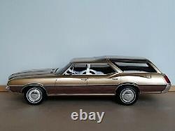 1/18 scale 1971 Oldsmobile Vista Cruiser BOS Best of Show