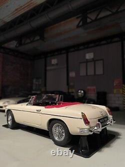 1/18 scale Kyosho 7017W MGB Mk-1 (White)