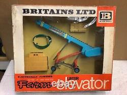 1/32 scale Britains 9565 Lister Elevator battery powered boxed tractor tracteur