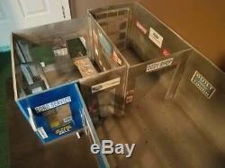118 Scale DIECAST DIORAMA 4 BAY GARAGE SHOP WITH LIGHTS FORD