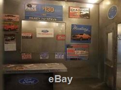 118 Scale DIECAST DIORAMA 4 BAY GARAGE SHOP WITH LIGHTS FORD