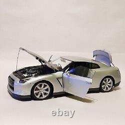 118 scale Nissan G-TR R35 V6 2009 Japanese sport car diecast model FLAWED