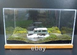 143 scale diorama Land Rover Water Scene 1, Including vehicle and cover