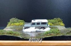 143 scale diorama Land Rover Water Scene 1, Including vehicle and cover