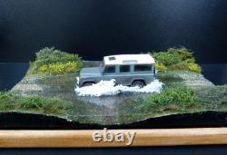 143 scale diorama Land Rover Water Scene 1, Including vehicle and cover