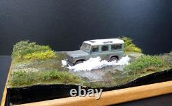 143 scale diorama Land Rover Water Scene 1, Including vehicle and cover