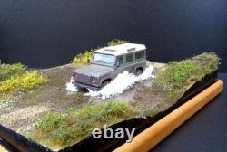 143 scale diorama Land Rover Water Scene 1, Including vehicle and cover