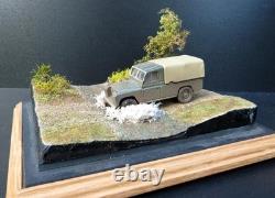 143 scale diorama Land Rover Water Scene 2, Including vehicle and cover