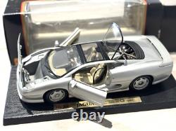 1992 Maisto 1/18 scale Model Car 31807 diecast 1992 Jaguar XJ220 MINT MIB
