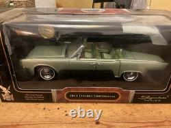 2005 Road Signature 1/18th Scale 1961 Lincoln Continental Diecast Model Unopened