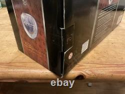 2005 Road Signature 1/18th Scale 1961 Lincoln Continental Diecast Model Unopened