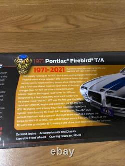 484 Auto World 1971 Pontiac Firebird T/A 118 Scale Die-cast Metal Replica Car