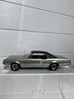 Acme Danbury Mint 1/18 Scale 1967 Oldsmobile 442 Silver Diecast Model Car Rare