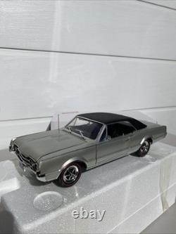 Acme Danbury Mint 1/18 Scale 1967 Oldsmobile 442 Silver Diecast Model Car Rare