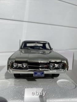 Acme Danbury Mint 1/18 Scale 1967 Oldsmobile 442 Silver Diecast Model Car Rare