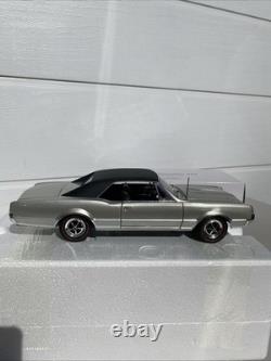 Acme Danbury Mint 1/18 Scale 1967 Oldsmobile 442 Silver Diecast Model Car Rare