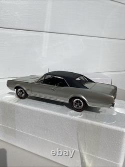 Acme Danbury Mint 1/18 Scale 1967 Oldsmobile 442 Silver Diecast Model Car Rare