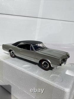 Acme Danbury Mint 1/18 Scale 1967 Oldsmobile 442 Silver Diecast Model Car Rare