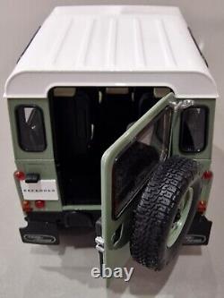 Almost Real Land Rover Defender 90 Heritage Edition 2015 Green 118 Scale