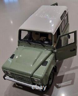 Almost Real Land Rover Defender 90 Heritage Edition 2015 Green 118 Scale