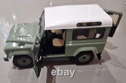 Almost Real Land Rover Defender 90 Heritage Edition 2015 Green 118 Scale