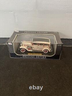 Anson 1/18 Scale Diecast 30396 1931 Peerless White/Red