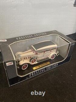 Anson 1/18 Scale Diecast 30396 1931 Peerless White/Red
