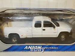 Anson 2001 Chevy Silverado Dually 3500 Pickup Truck 118 Scale Diecast White