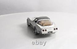 AutoArt 118 Scale Diecast 1982 Chevrolet Corvette LN