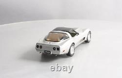 AutoArt 118 Scale Diecast 1982 Chevrolet Corvette LN