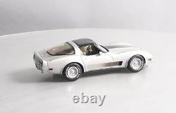 AutoArt 118 Scale Diecast 1982 Chevrolet Corvette LN