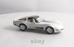 AutoArt 118 Scale Diecast 1982 Chevrolet Corvette LN