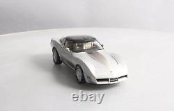 AutoArt 118 Scale Diecast 1982 Chevrolet Corvette LN