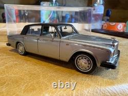 BENTLEY T2 1977 in silver & black NEO Scale Models 143