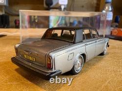 BENTLEY T2 1977 in silver & black NEO Scale Models 143