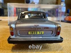 BENTLEY T2 1977 in silver & black NEO Scale Models 143