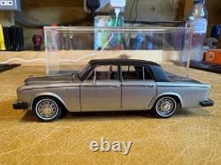 BENTLEY T2 1977 in silver & black NEO Scale Models 143