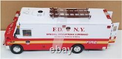 Code 3 Collectibles 1/32 Scale 14005 MT-55 Freightliner Special Op FDNY
