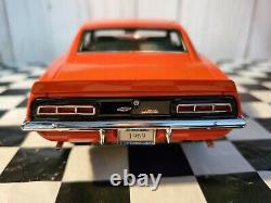 Danbury Mint 1969 Chevy Yenko Camaro 427 124 Scale Diecast Hugger Orange Car