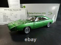 Danbury Mint 1969 Dodge Charger Daytona 440 124 Scale Diecast Model Car Green