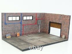 Diorama Model Kit in Scale 118 Display for die cast car models Brick Garage NEW