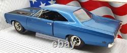 Ertl 1/18 Scale Diecast 7384 1969 Plymouth Road Runner Blue