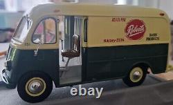 First Gear 1.25 Scale 1949 International Metro Van Roberts Dairy Products