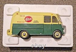 First Gear 1.25 Scale 1949 International Metro Van Roberts Dairy Products