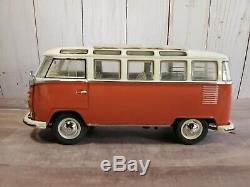 Franklin Mint 1962 Volkswagen Microbus 124 Scale Diecast Model VW Bus Orange