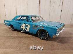 Franklin Mint Richard Petty 1967 Plymouth Belvedere GTX 124 Scale Diecast Car