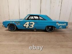 Franklin Mint Richard Petty 1967 Plymouth Belvedere GTX 124 Scale Diecast Car